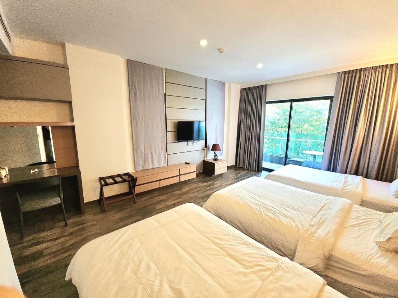 Chilchill Hotel Riverside Phnom Penh Exterior foto
