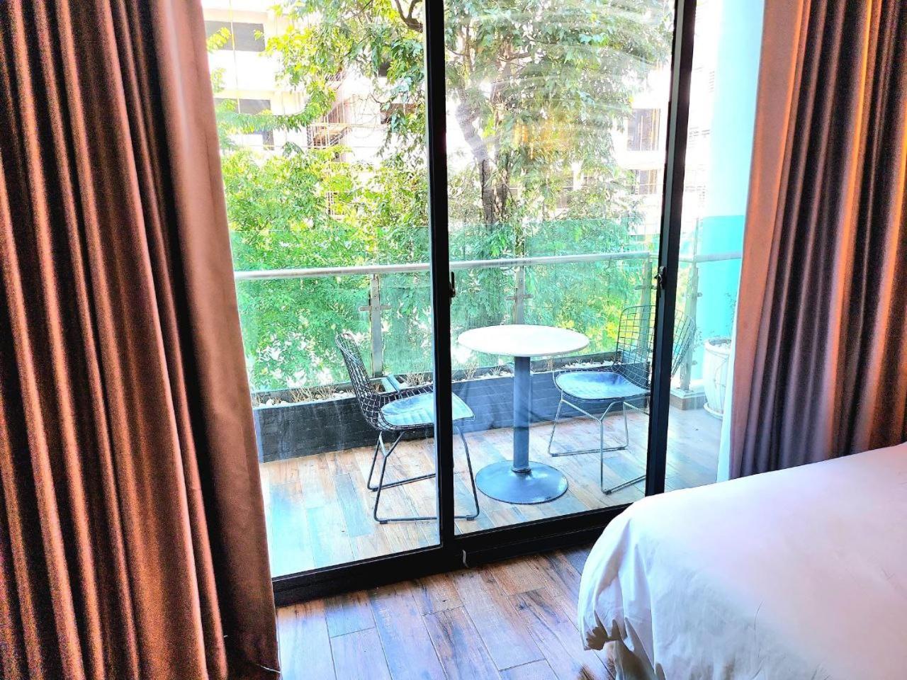Chilchill Hotel Riverside Phnom Penh Exterior foto